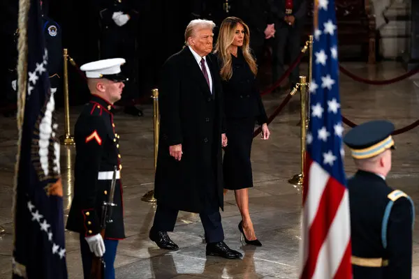 見解: TRUMPやMELANIAトークンの市場展開は憲法侵害リスク回避の可能性