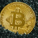 BTCが77,000ドルを割り込む